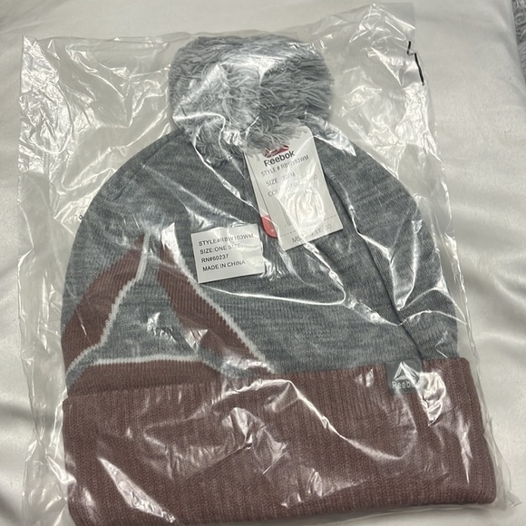 Reebok Beanie with Pom New With Tags Gray and Pastel Pink NEW NWT - Picture 2 of 7